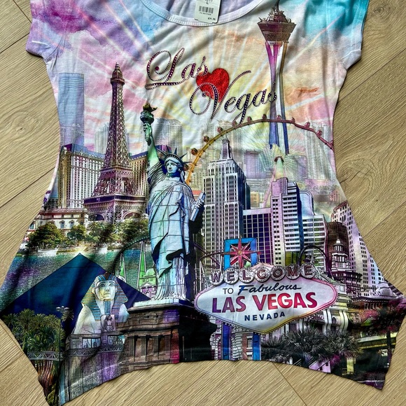 NWT Sweet Gisele Las Vegas Graphic Scoop Tee Women’s Size Large Rhinestone - Picture 1 of 4